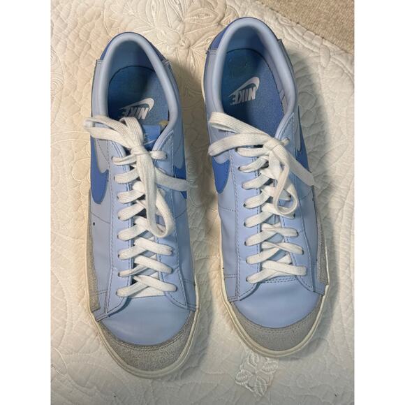 Athletic_Shoes